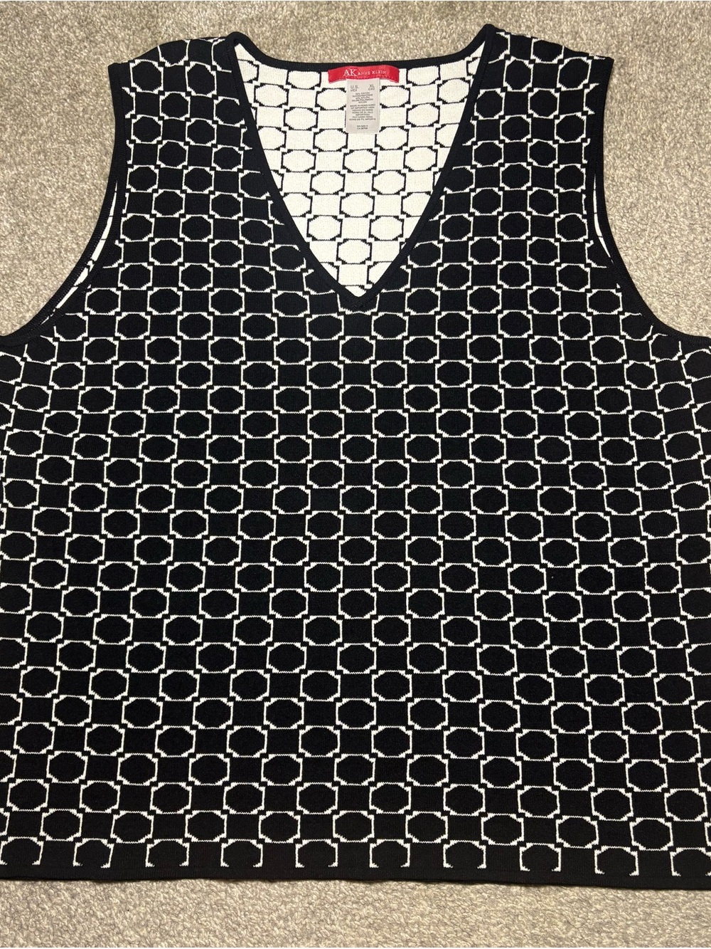 Anne Klein Soft Black & White Geometric V-Neck Sleeveless Top Size XL